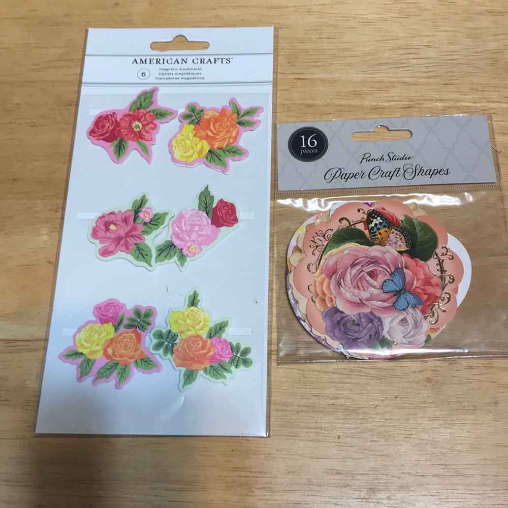 6 Magnetic Bookmarks and 16 Paper Shapes